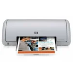 HP DeskJet 3920 tindiprinter laual, kompaktne ja halli tooniga disain.